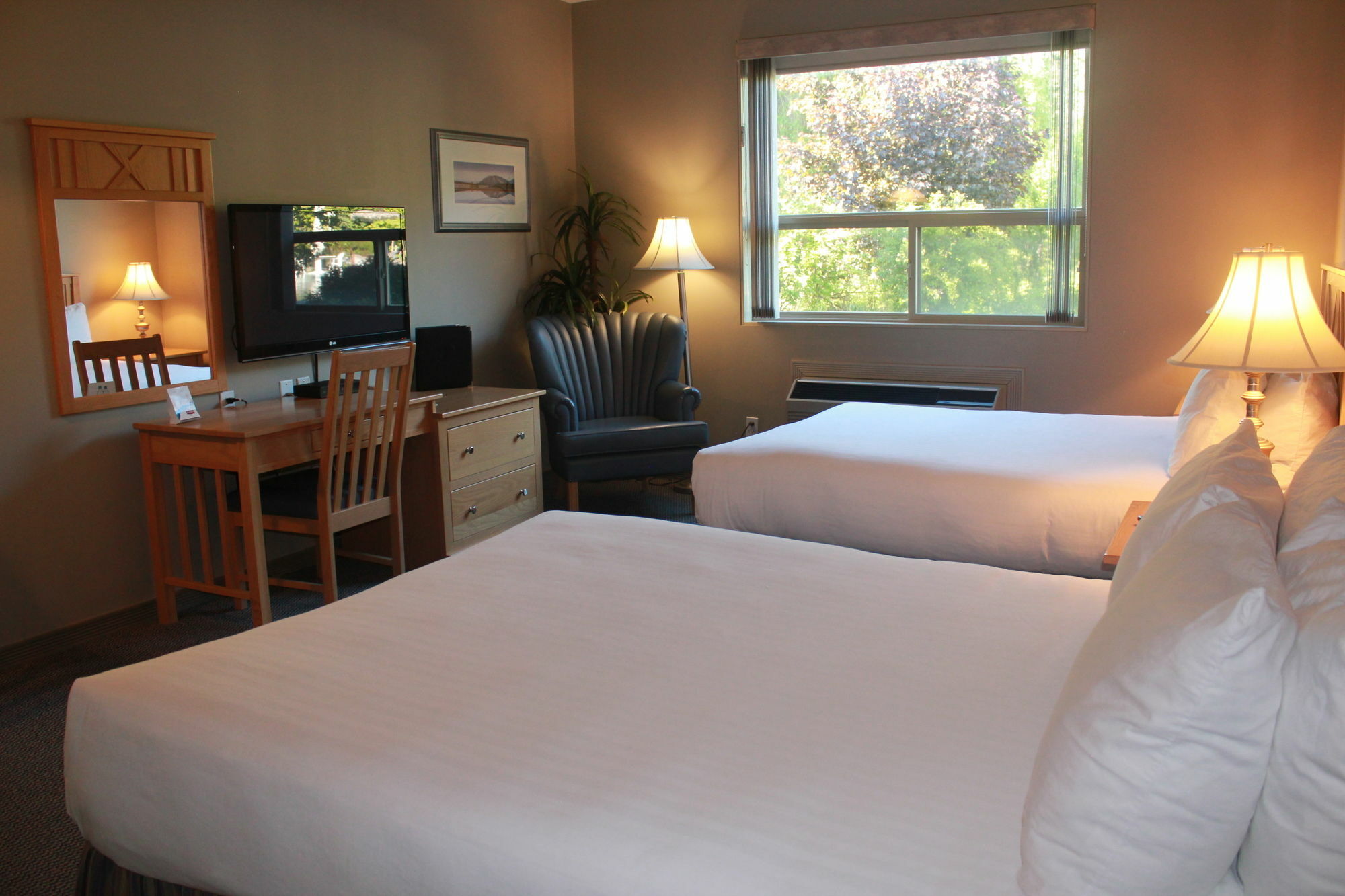 Hilltop Inn - Salmon Arm Εξωτερικό φωτογραφία