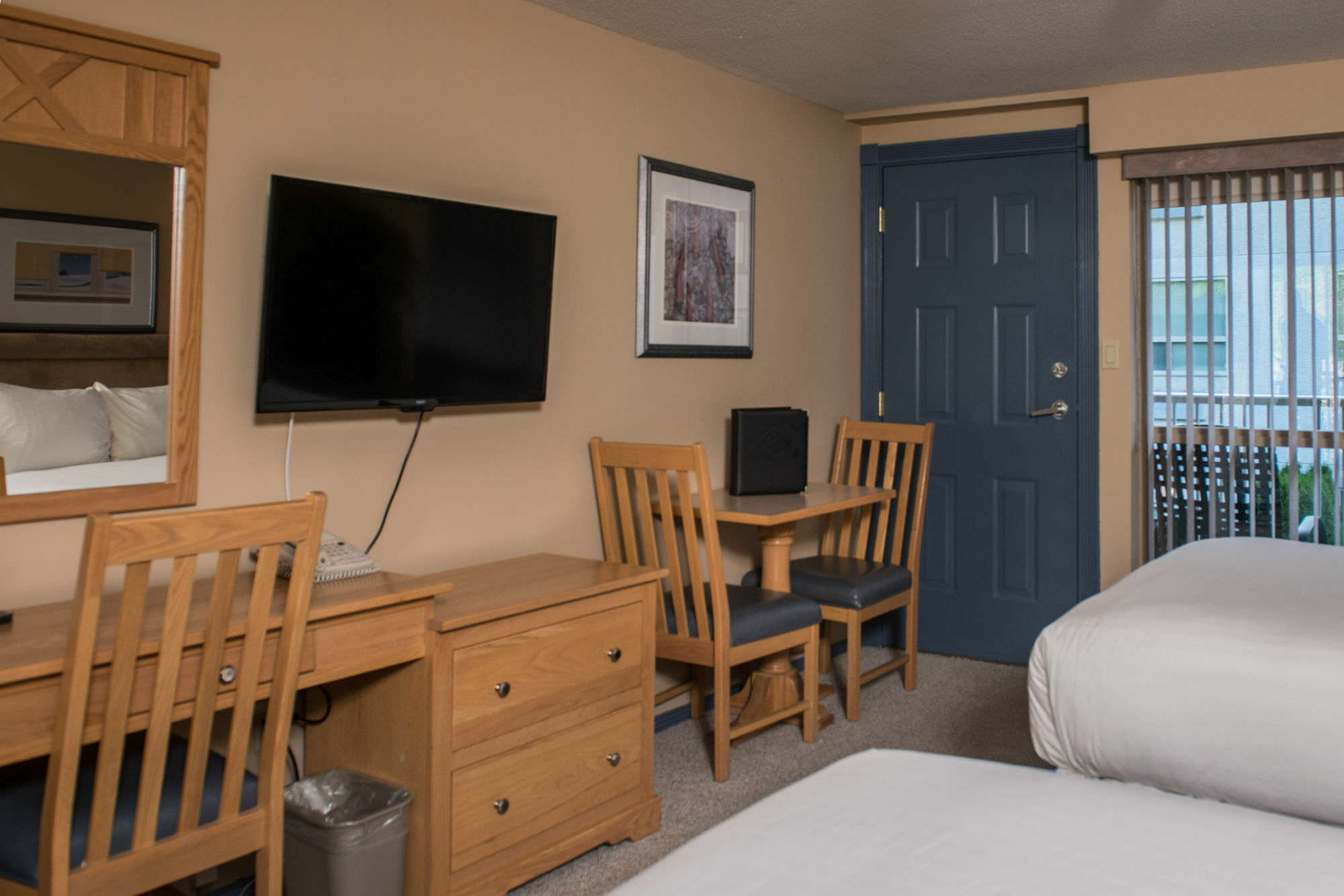 Hilltop Inn - Salmon Arm Εξωτερικό φωτογραφία
