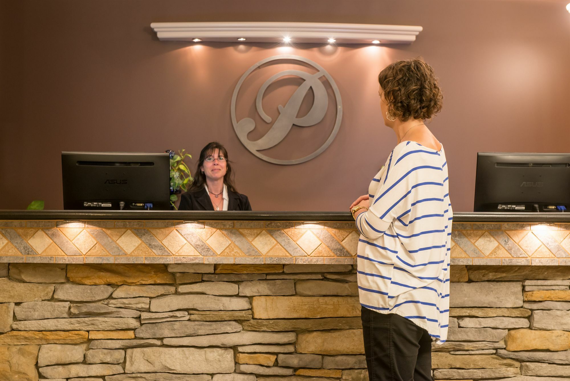 Hilltop Inn - Salmon Arm Εξωτερικό φωτογραφία