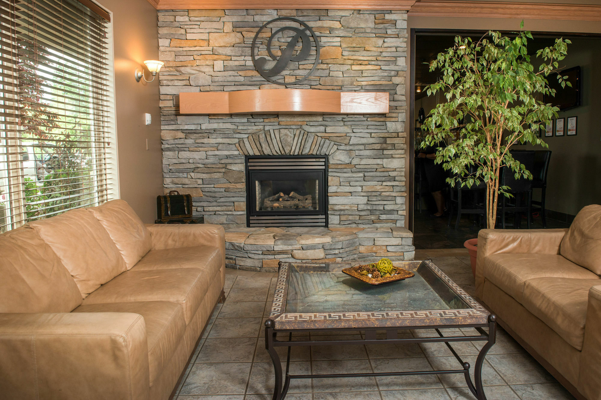 Hilltop Inn - Salmon Arm Εξωτερικό φωτογραφία