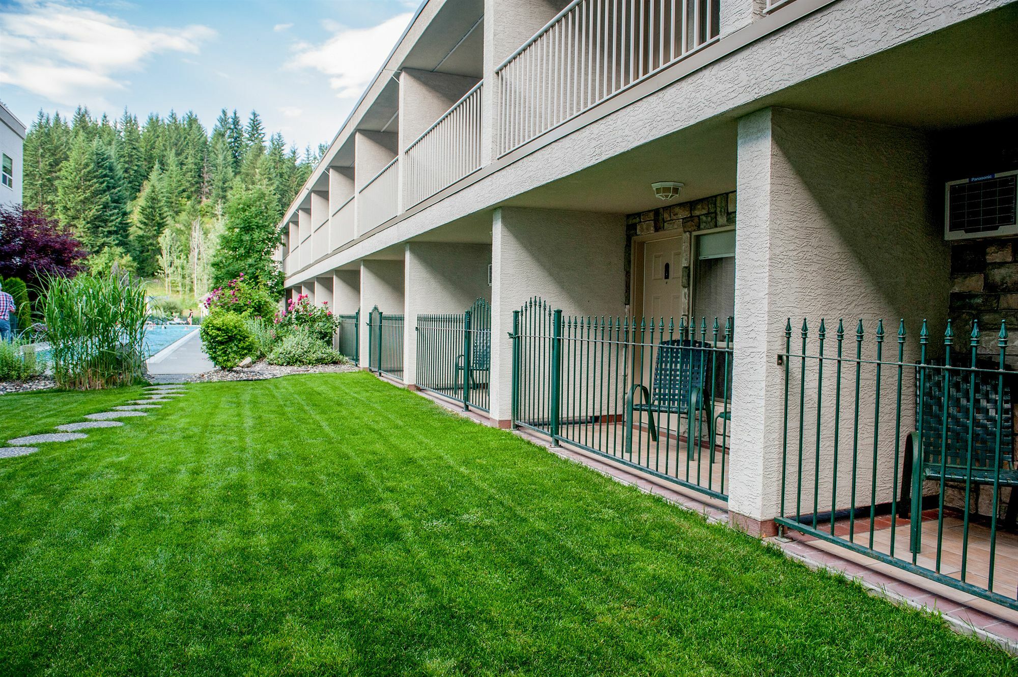 Hilltop Inn - Salmon Arm Εξωτερικό φωτογραφία