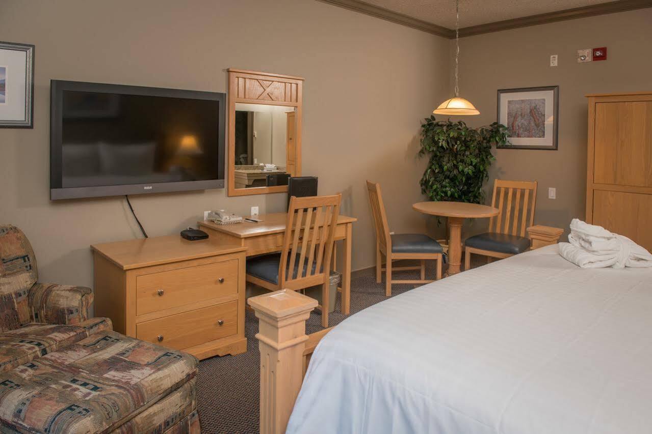Hilltop Inn - Salmon Arm Εξωτερικό φωτογραφία